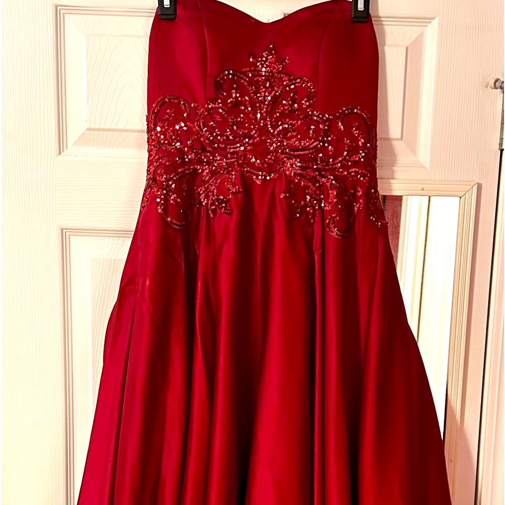Prom/Ball/Pageant Gown - Picture 2 of 8